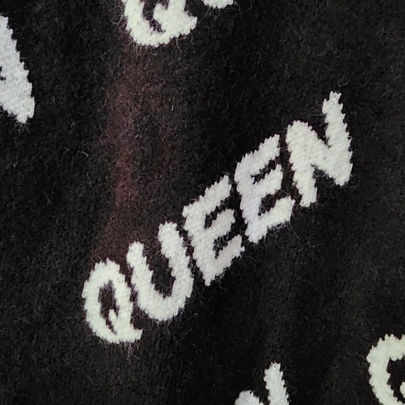 Forever 21 Queen sweater by Forever 21 size small relaxed fit black and white - Picture 4 of 4